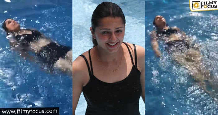 Bhumika Chawla Swimming Video: భూమిక స్విమ్మింగ్‌ అందాలు చూశారా?